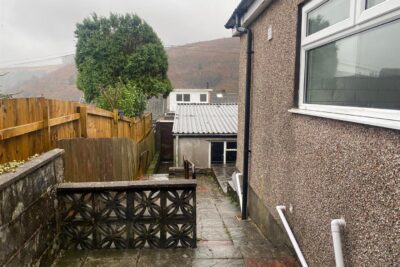 house for rent wern street