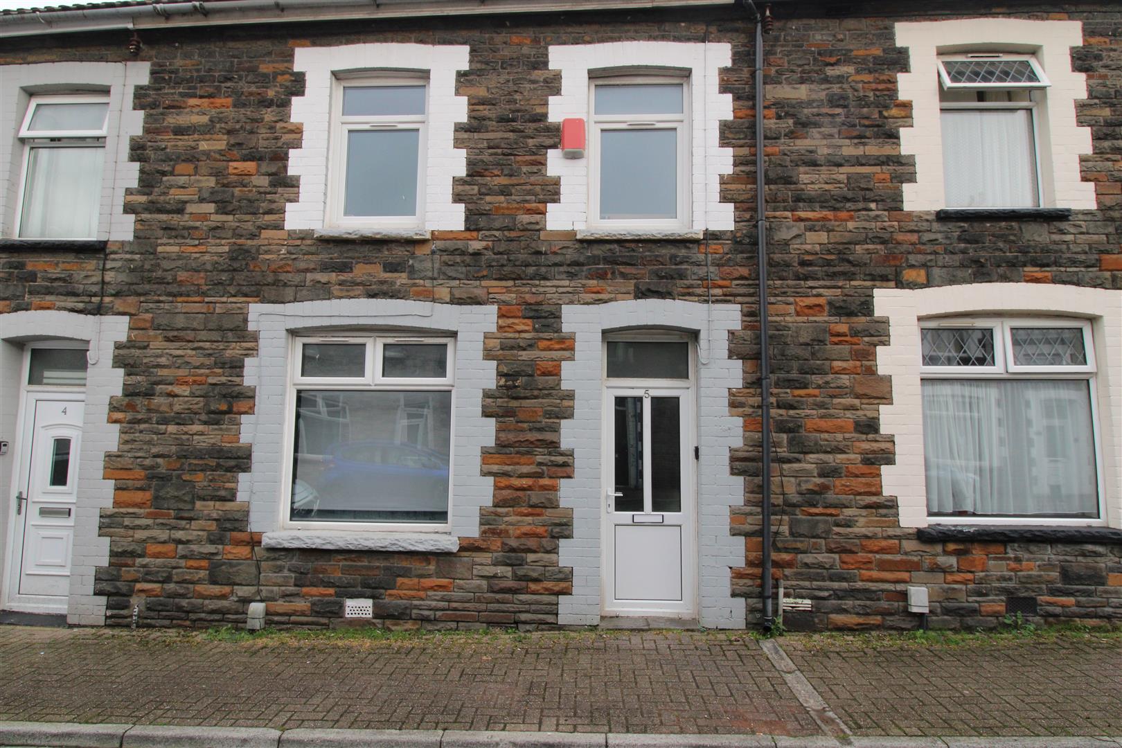 house - terraced for rent queen street