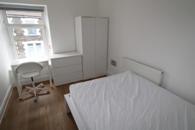 house - terraced for rent queen street