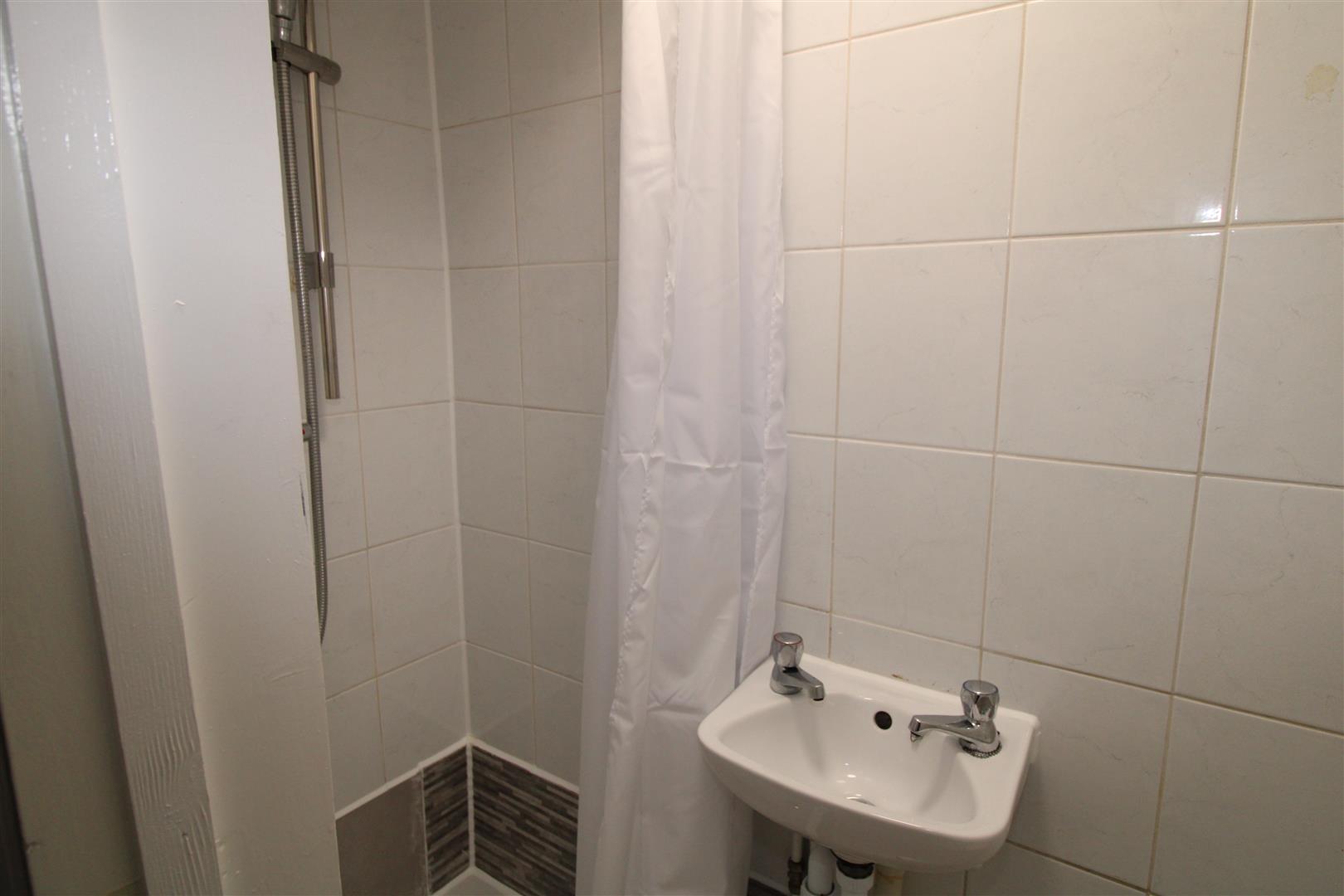 house - terraced for rent queen street