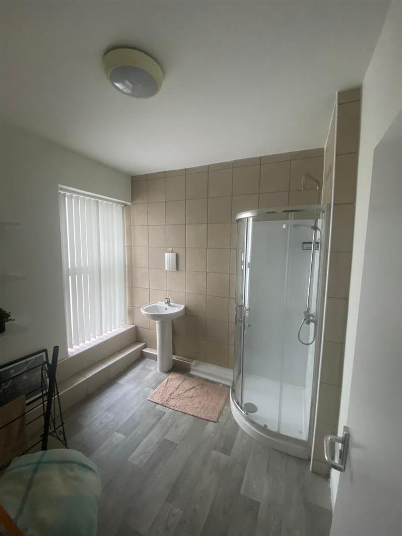 room for rent llantwit road