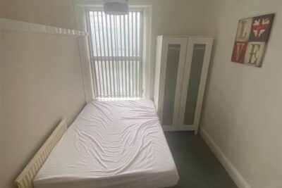 room for rent llantwit road