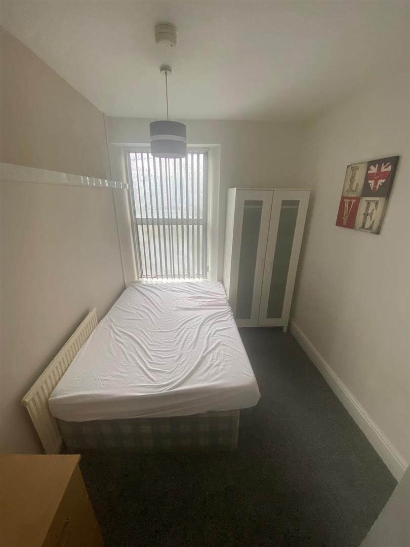 room for rent llantwit road