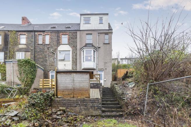 house - end terrace for sale broadway