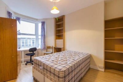 house - end terrace for sale broadway