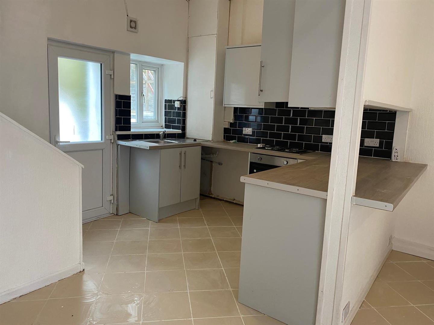 house - terraced for rent llewellyn street