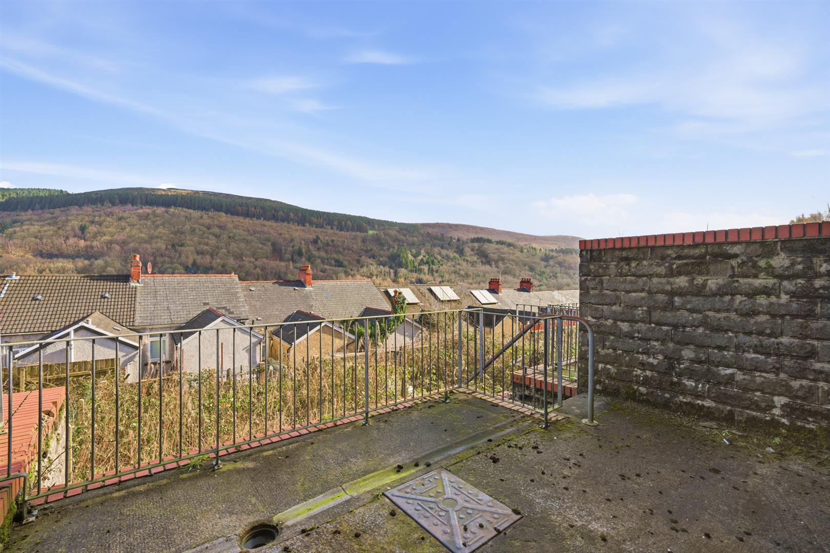 house - terraced for sale ty'r felin street
