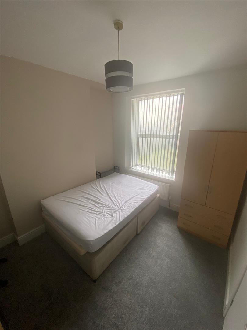 room for rent llantwit road