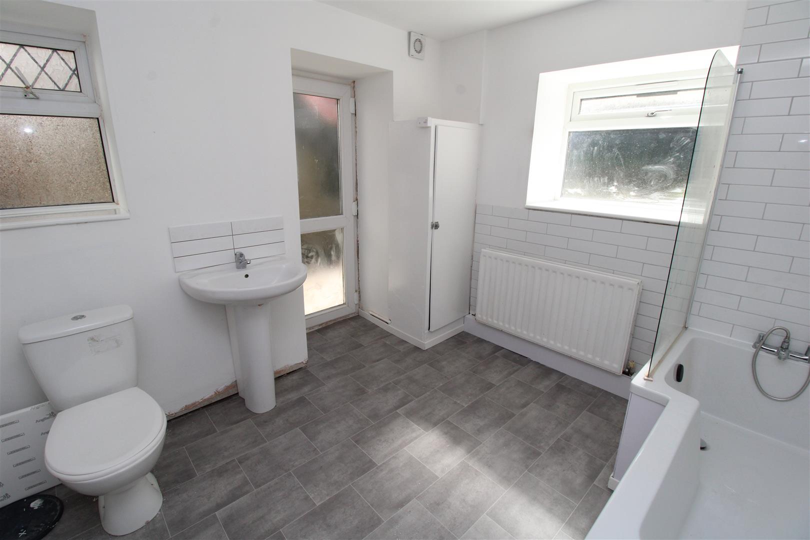 flat for rent neath road