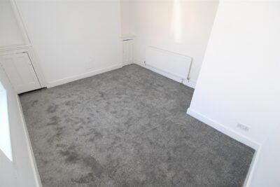 flat for rent neath road