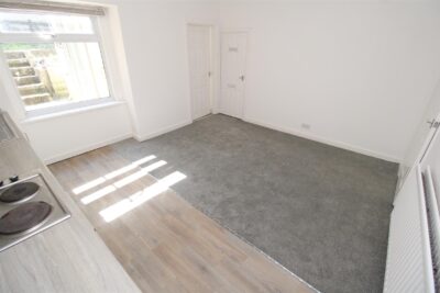 flat for rent neath road