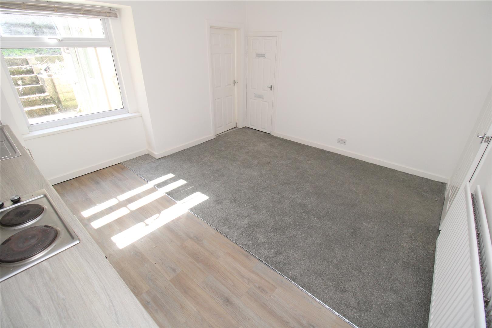 flat for rent neath road