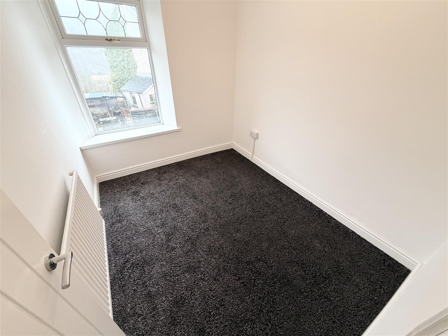 house - terraced for rent new street