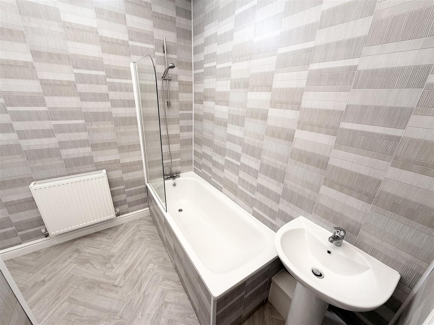 house - terraced for rent new street