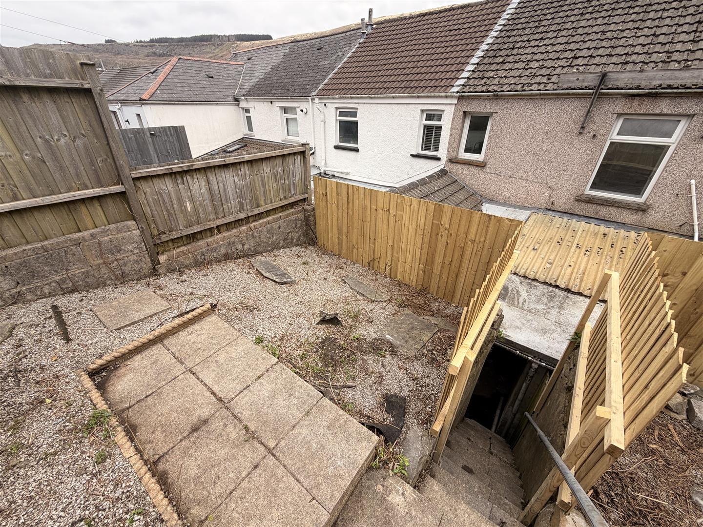 house - terraced for rent new street