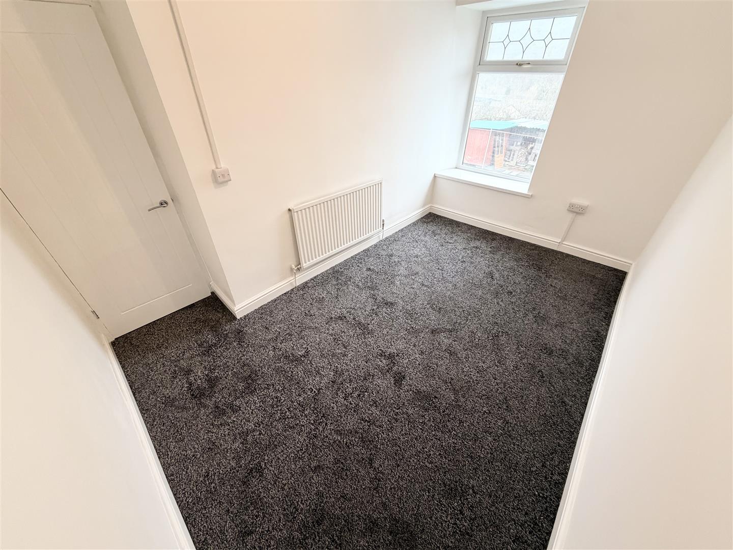 house - terraced for rent new street