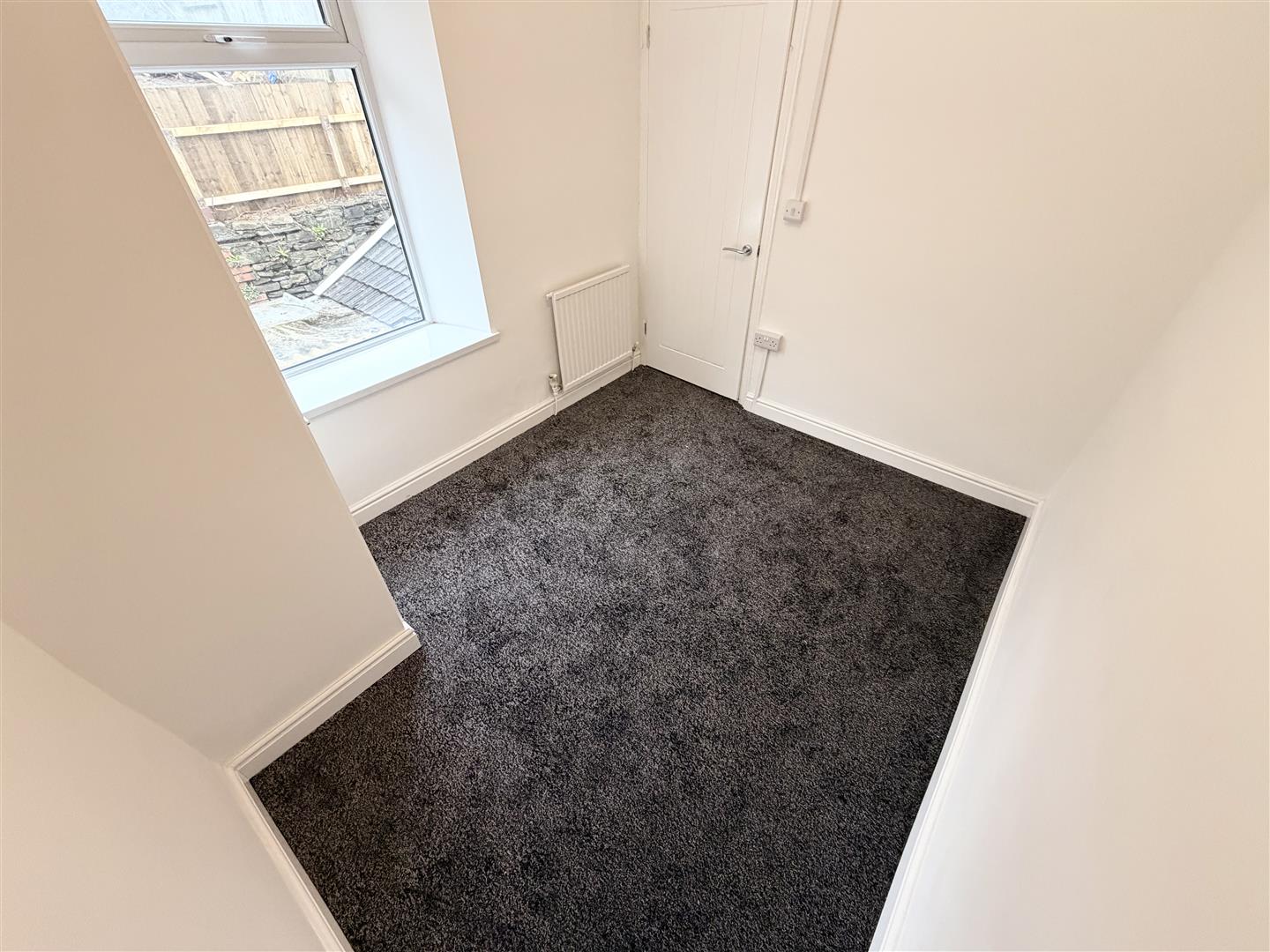 house - terraced for rent new street