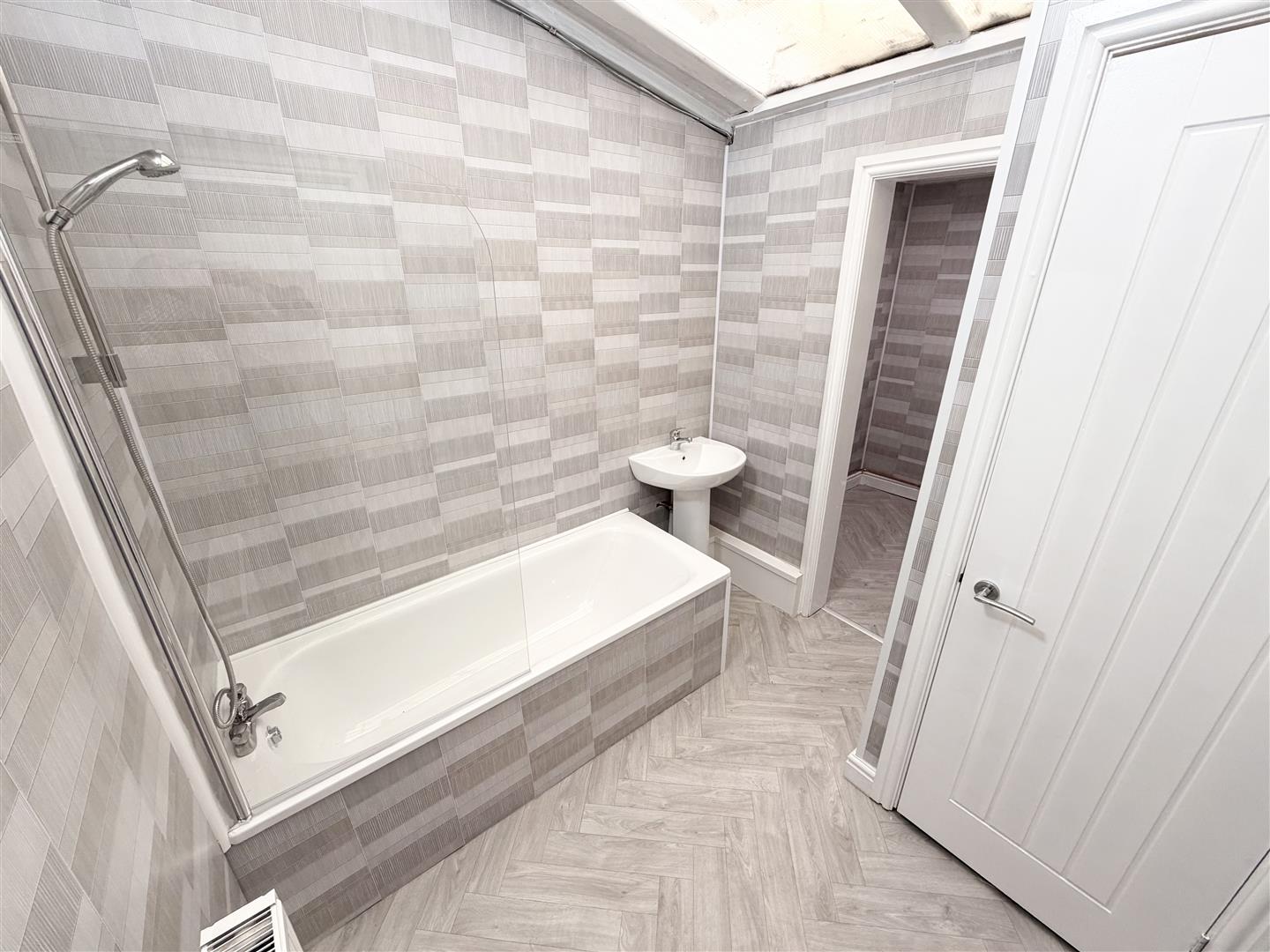 house - terraced for rent new street