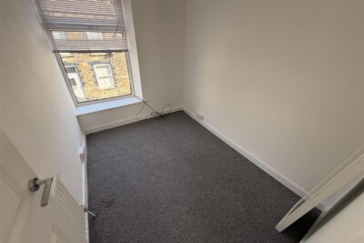 house - terraced for rent whitting street