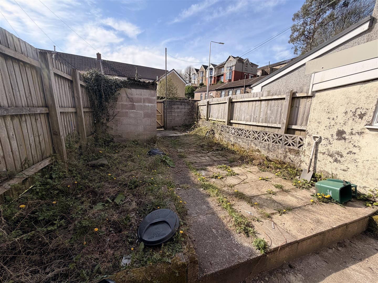 house - terraced for rent whitting street