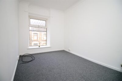 house - terraced for rent whitting street