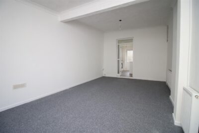 house - terraced for rent whitting street