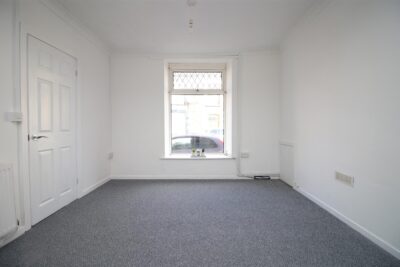 house - terraced for rent whitting street