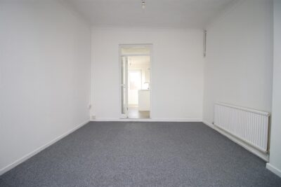 house - terraced for rent whitting street