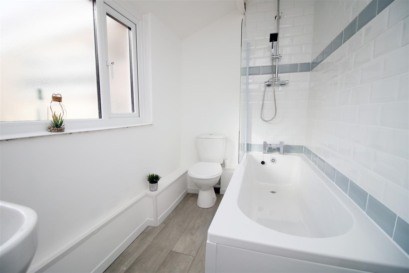 house - terraced for rent whitting street