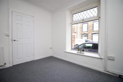house - terraced for rent whitting street
