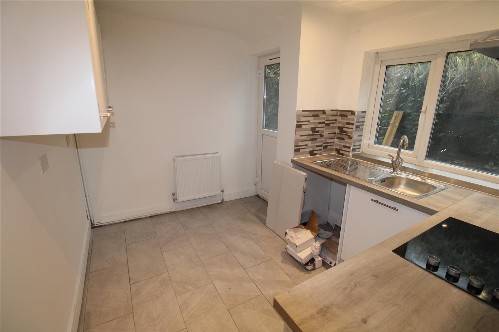 house - terraced for rent penygraig road