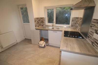 house - terraced for rent penygraig road