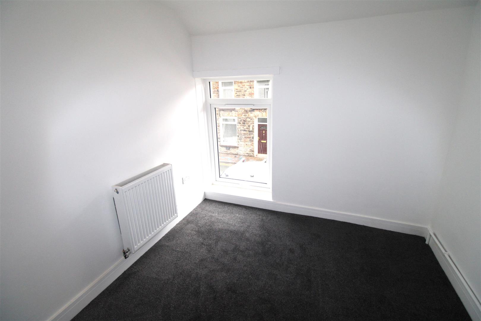 house - terraced for rent penygraig road