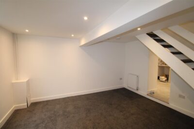 house - terraced for rent penygraig road