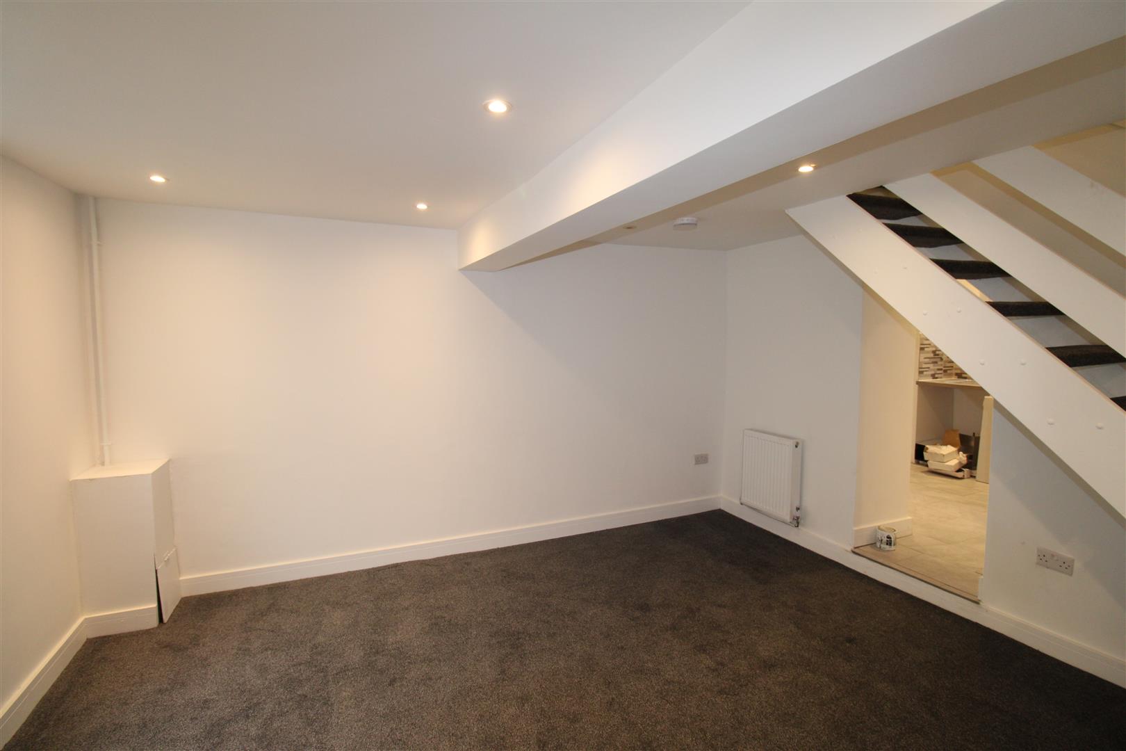 house - terraced for rent penygraig road