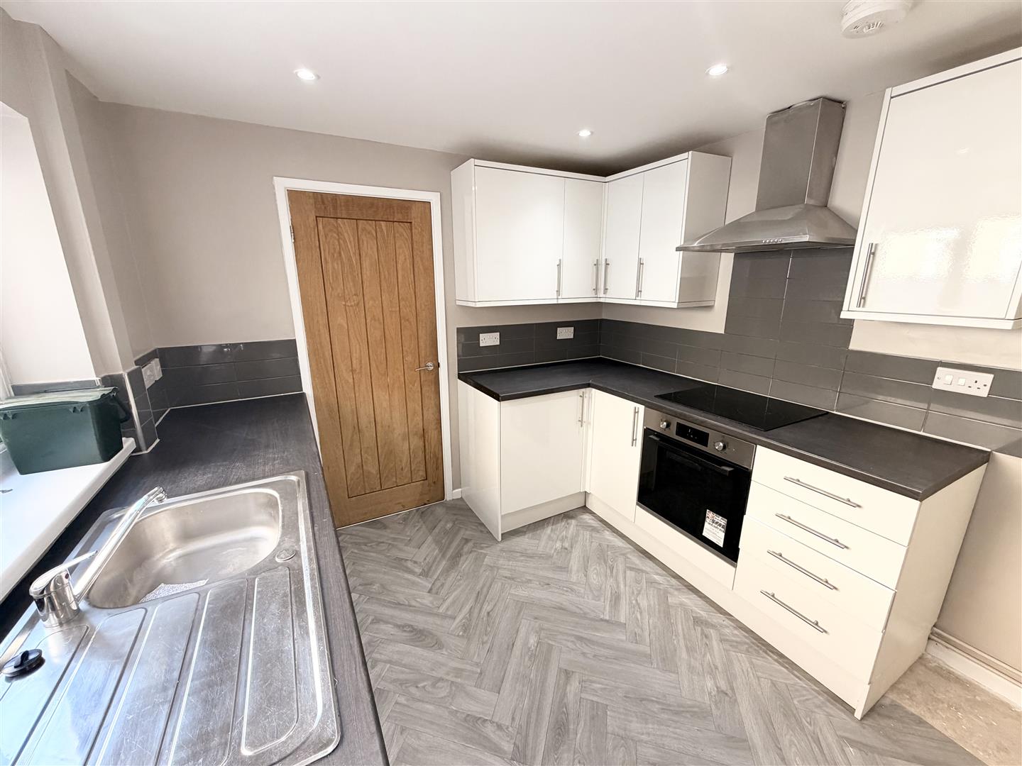 house - terraced for rent francis street