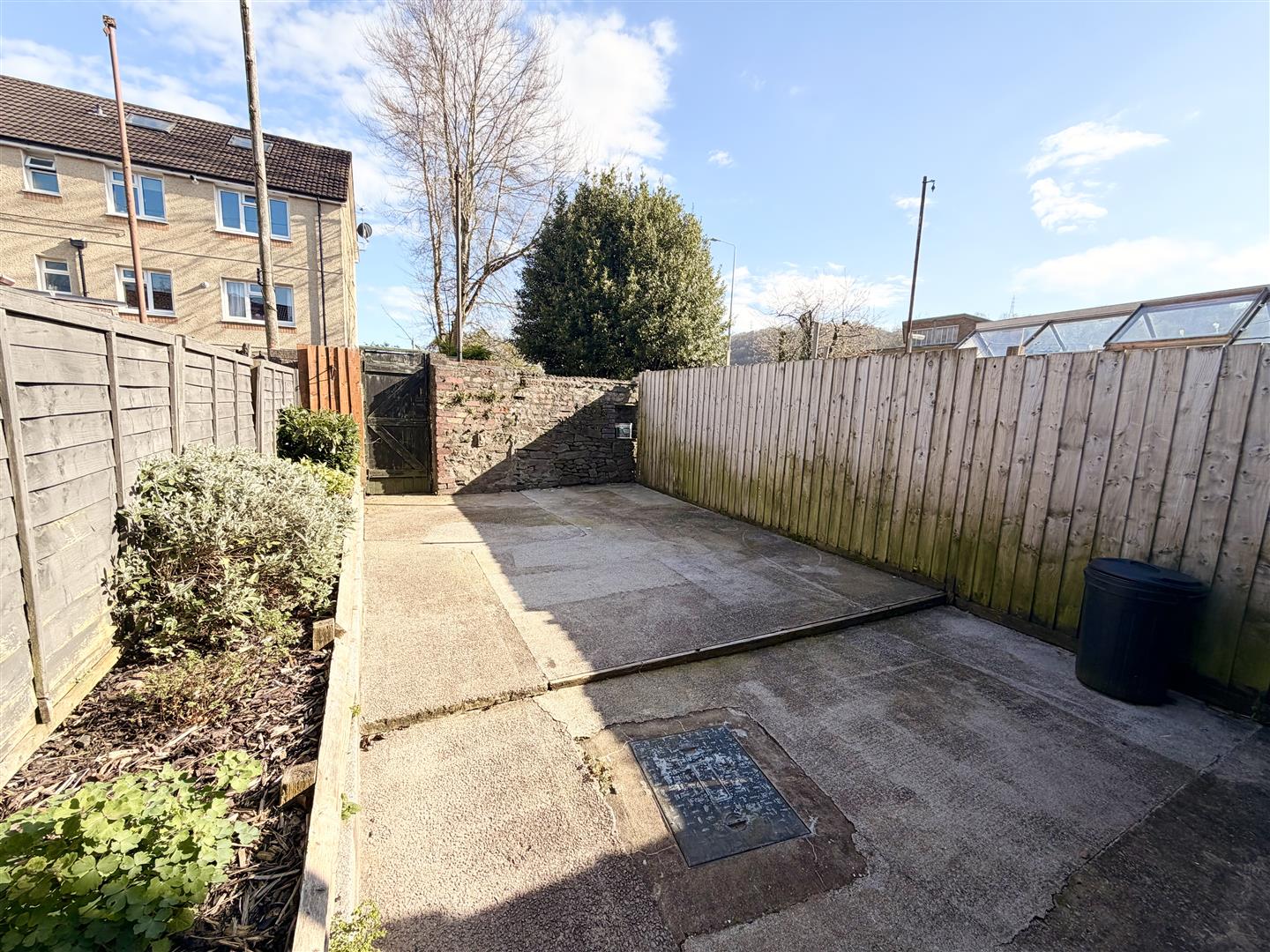 house - terraced for rent francis street