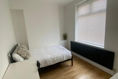 house - terraced for rent brook street