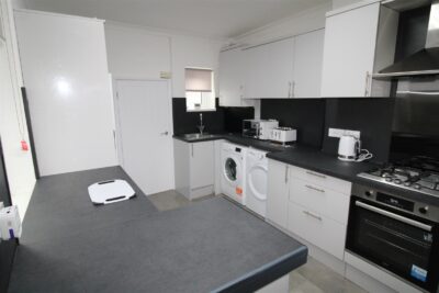 student property for rent queen street