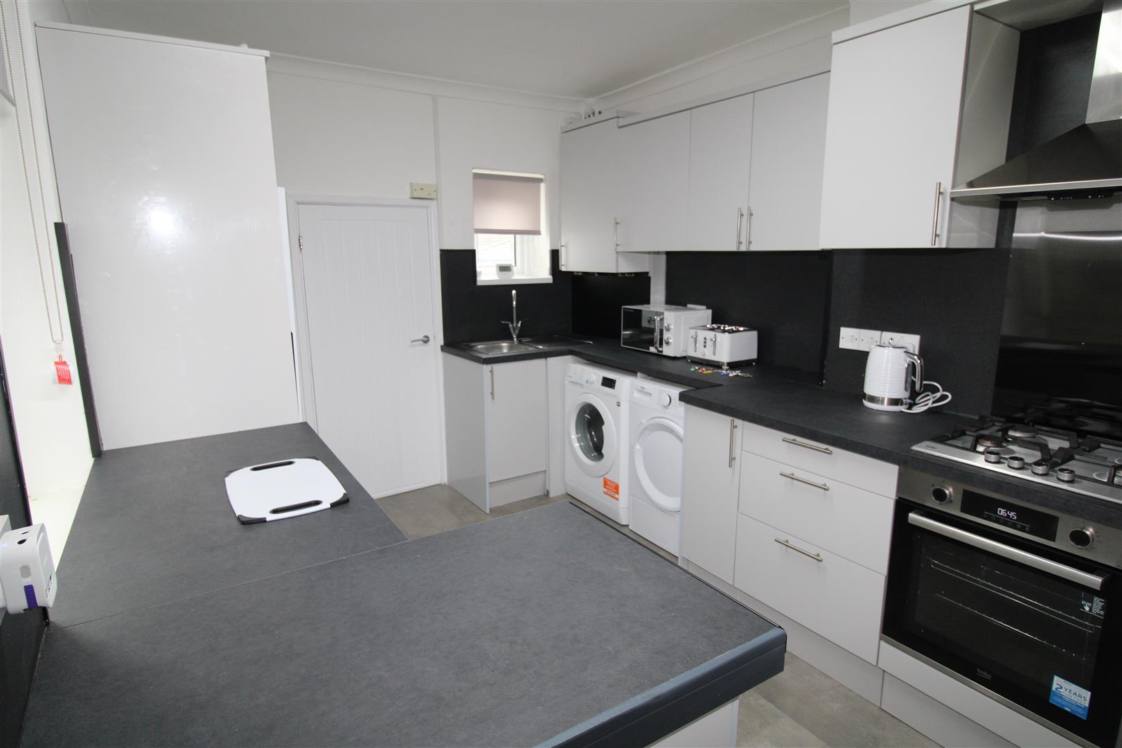 student property for rent queen street