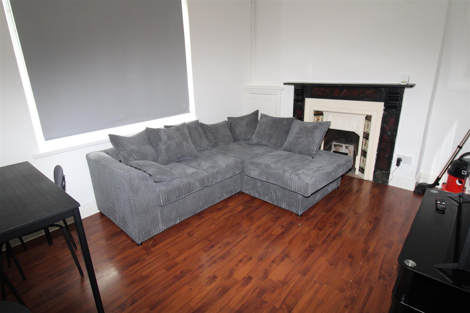 student property for rent queen street