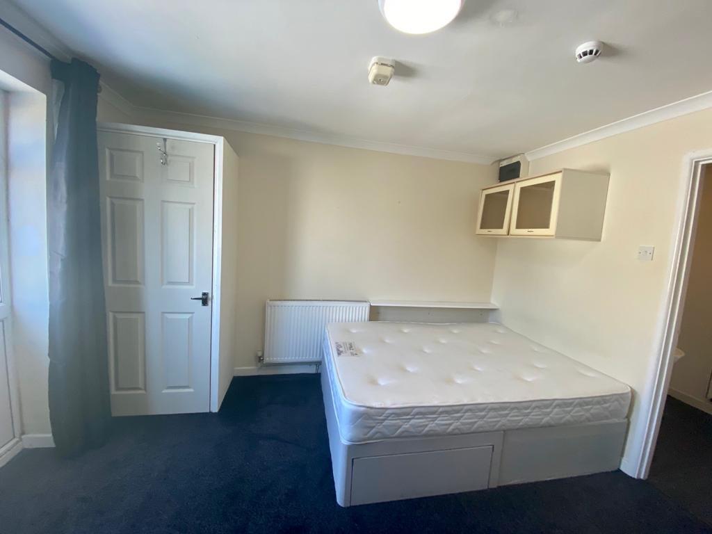 studio for rent broadway