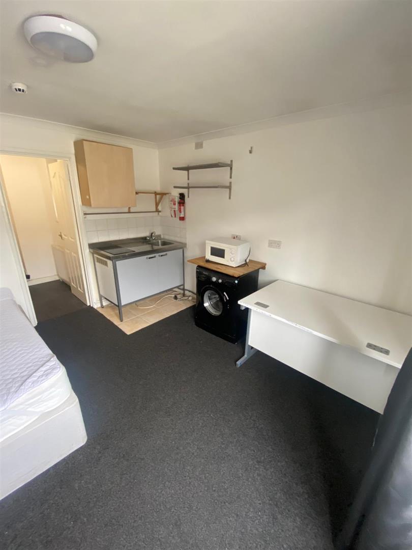 studio for rent broadway