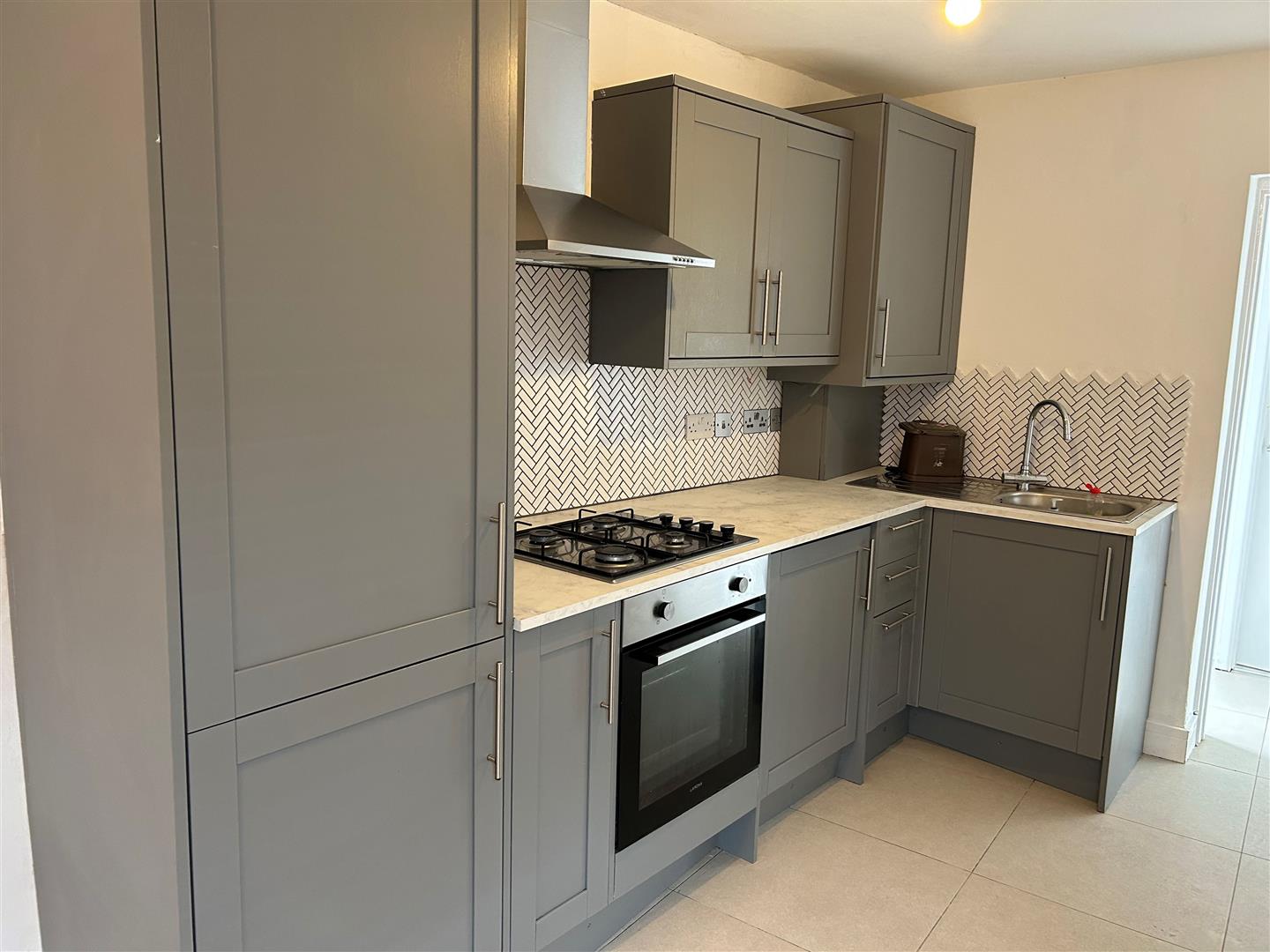 flat for rent llantrisant street