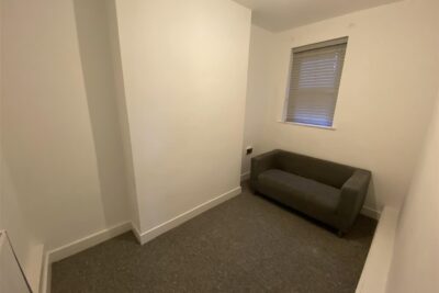 flat for rent llantrisant street