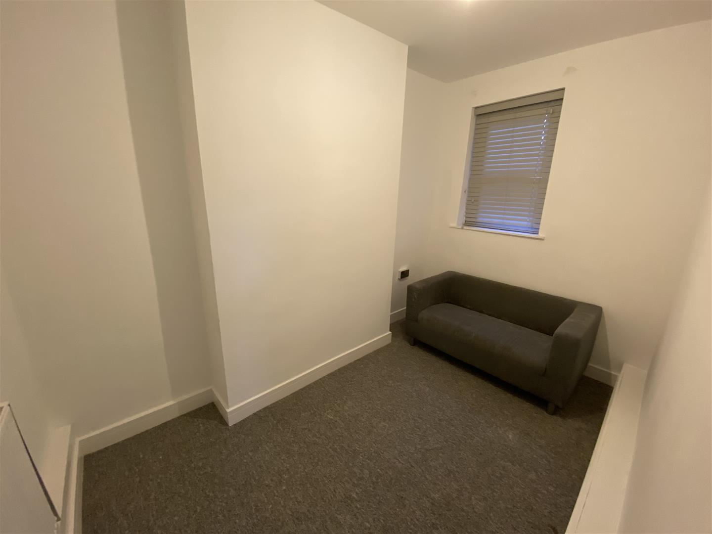 flat for rent llantrisant street