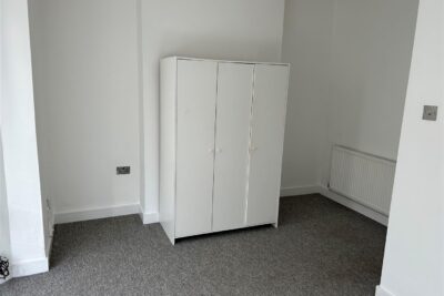 flat for rent llantrisant street