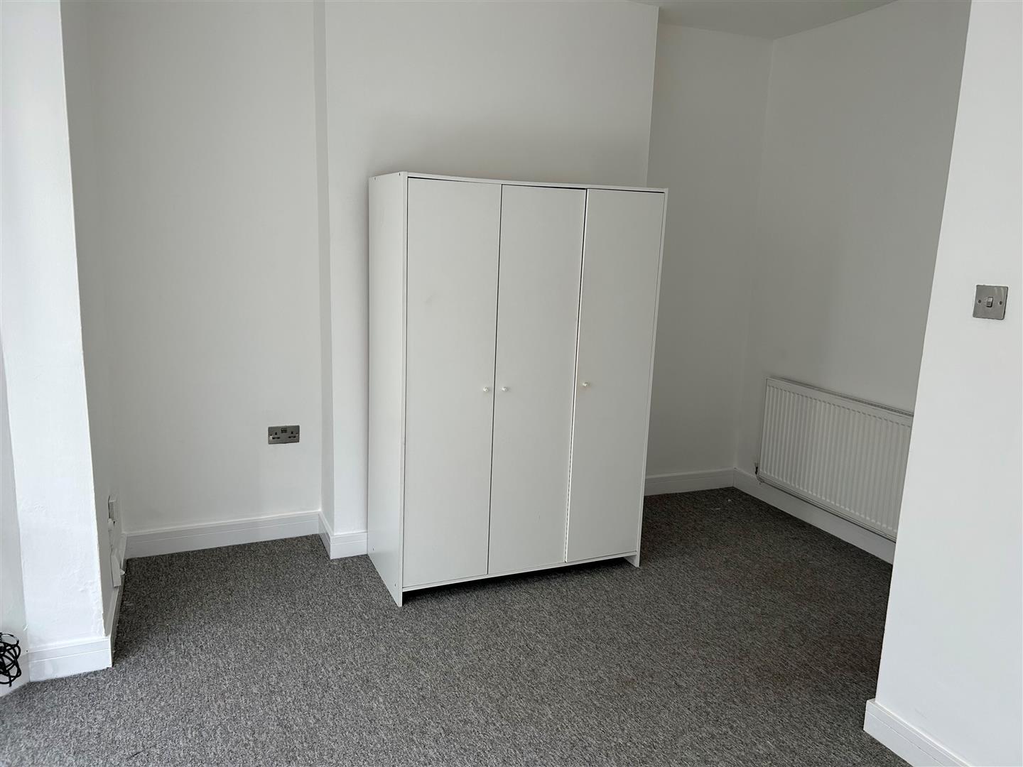 flat for rent llantrisant street