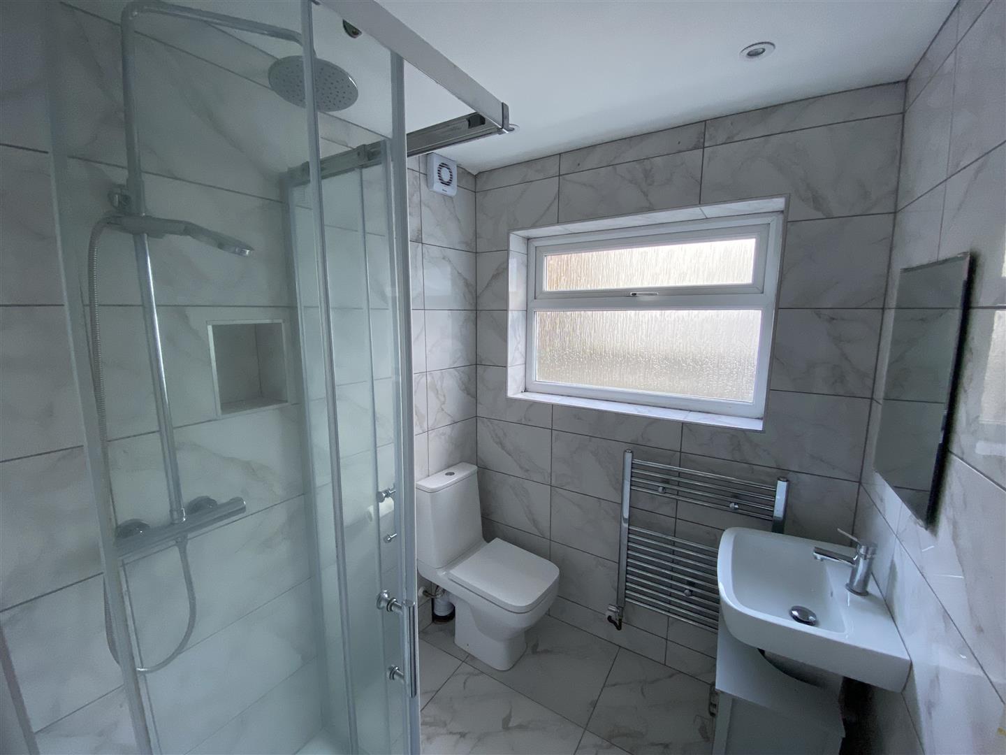flat for rent llantrisant street
