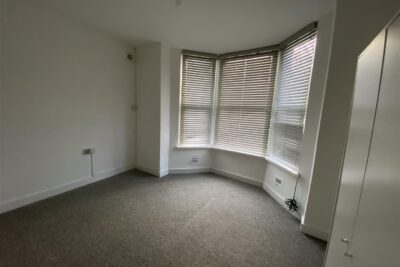 flat for rent llantrisant street